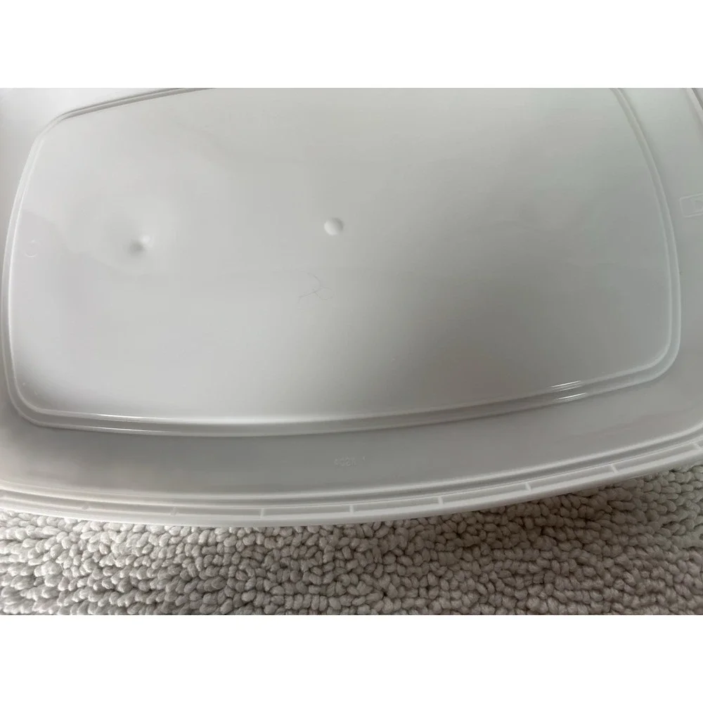 VTG Rubbermaid 2.4 GAL Food Storage Container Clear Snap Lid 